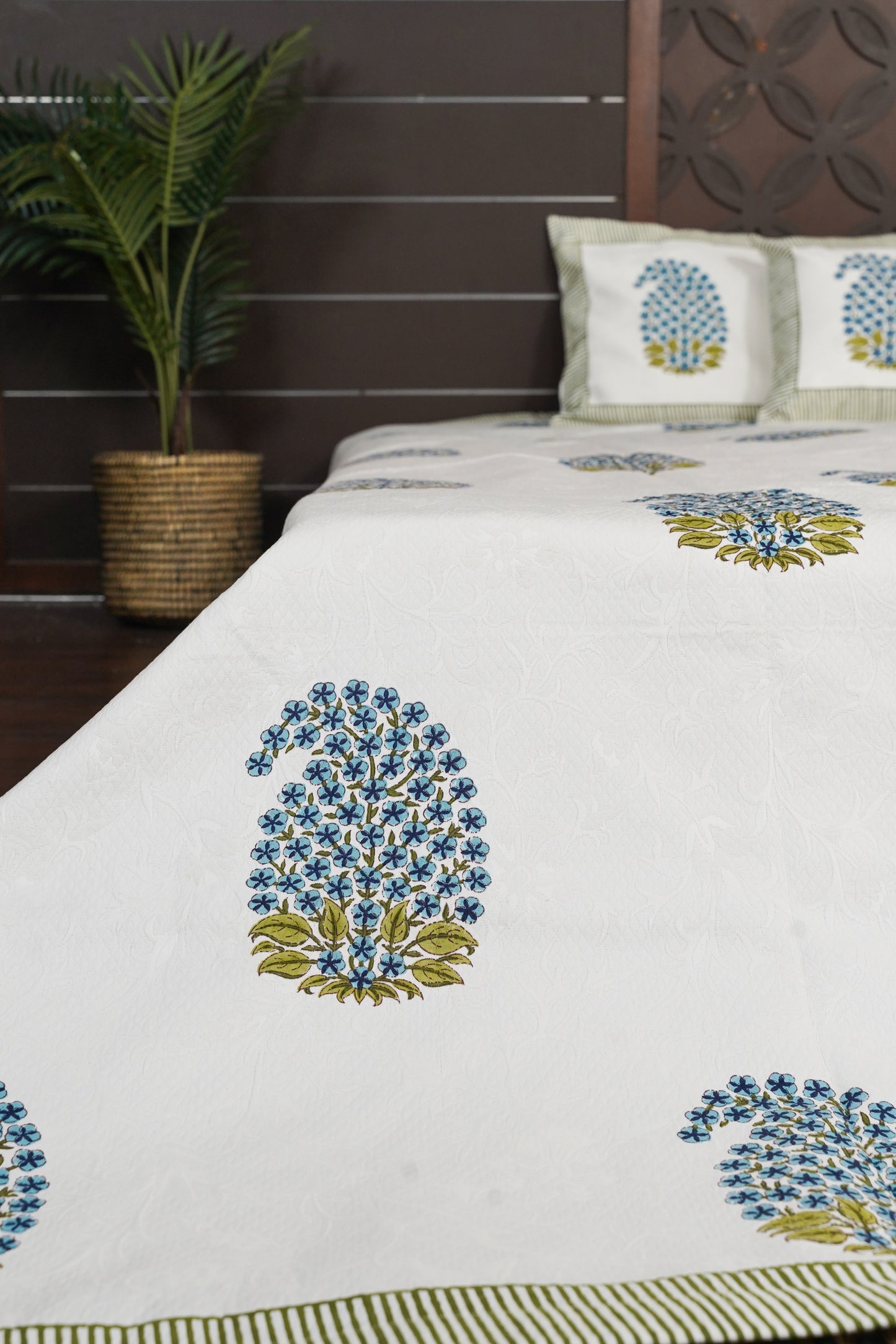 Periyar Cotton Bedspread - Paisley Boota