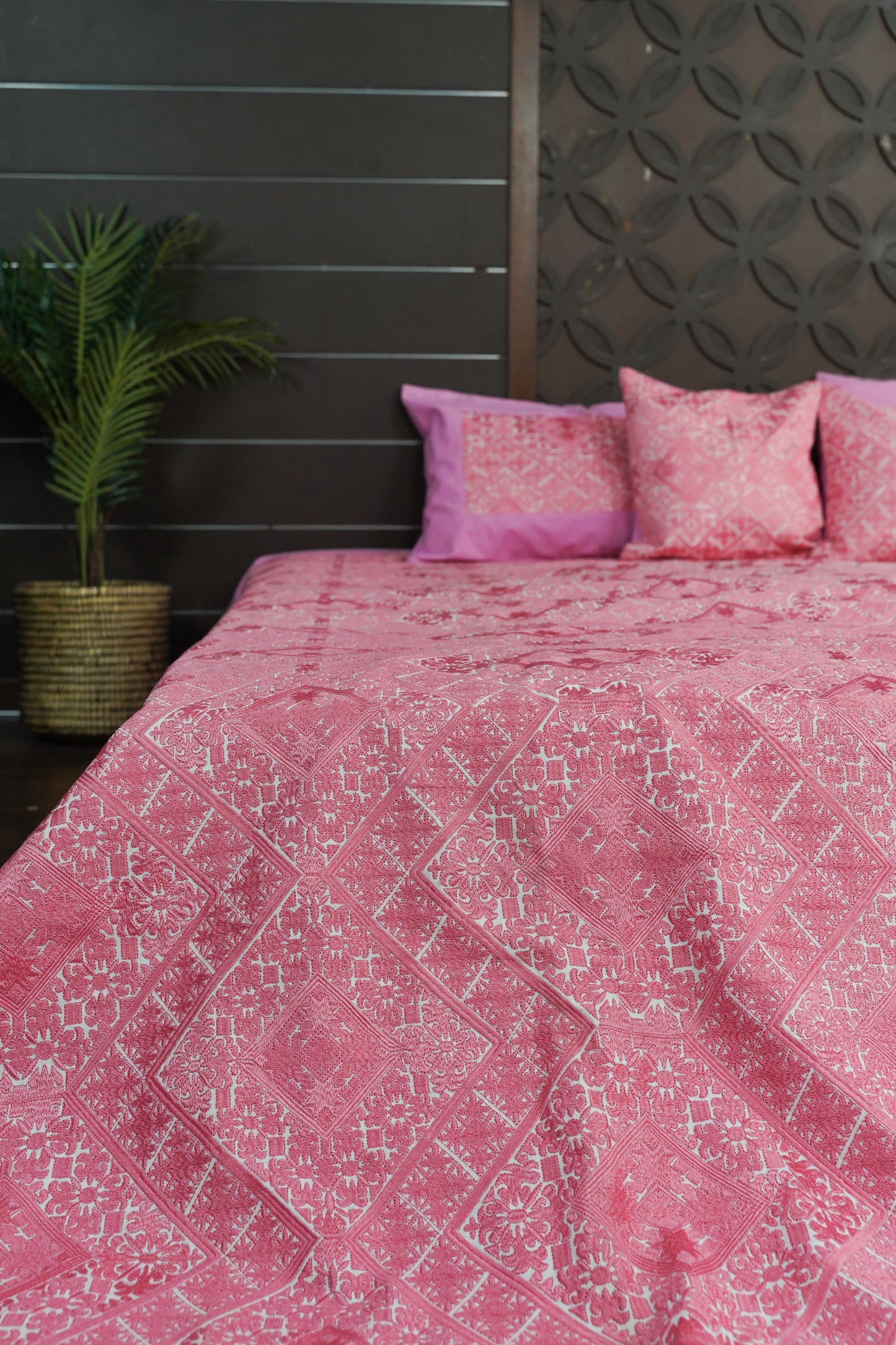 Swati silk embroidery bedcover - Pink