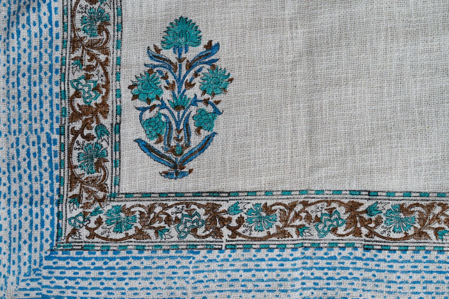 Banfool Nargis Slub Cotton Comforter - 2 Pillow Covers