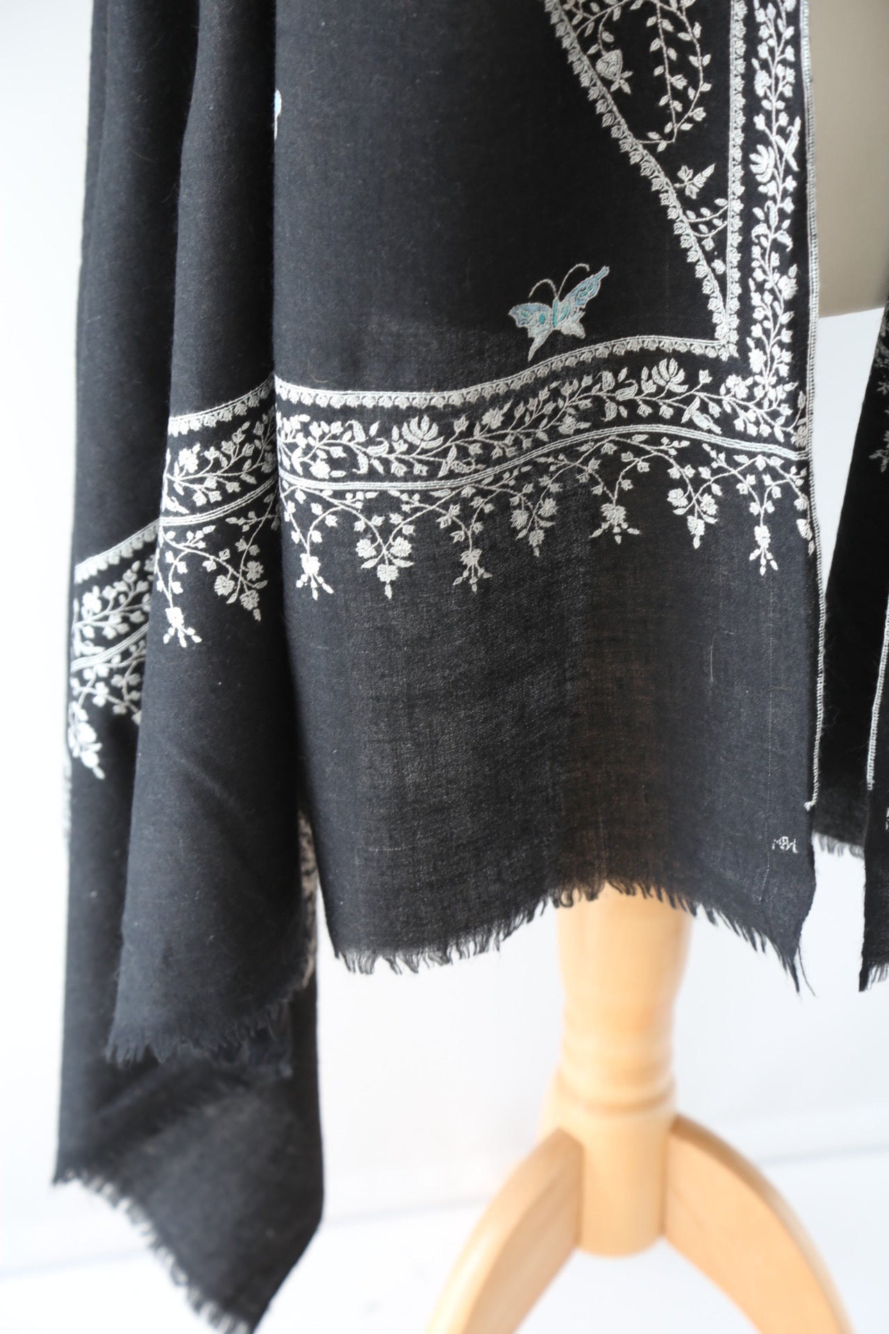 Sozni Hand Embroidered Cashmere Pashmina Black