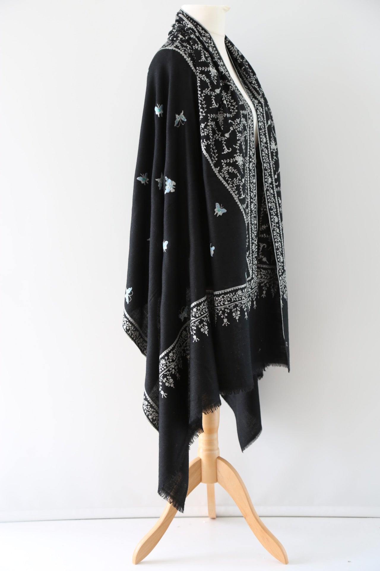 Sozni Hand Embroidered Cashmere Pashmina Black