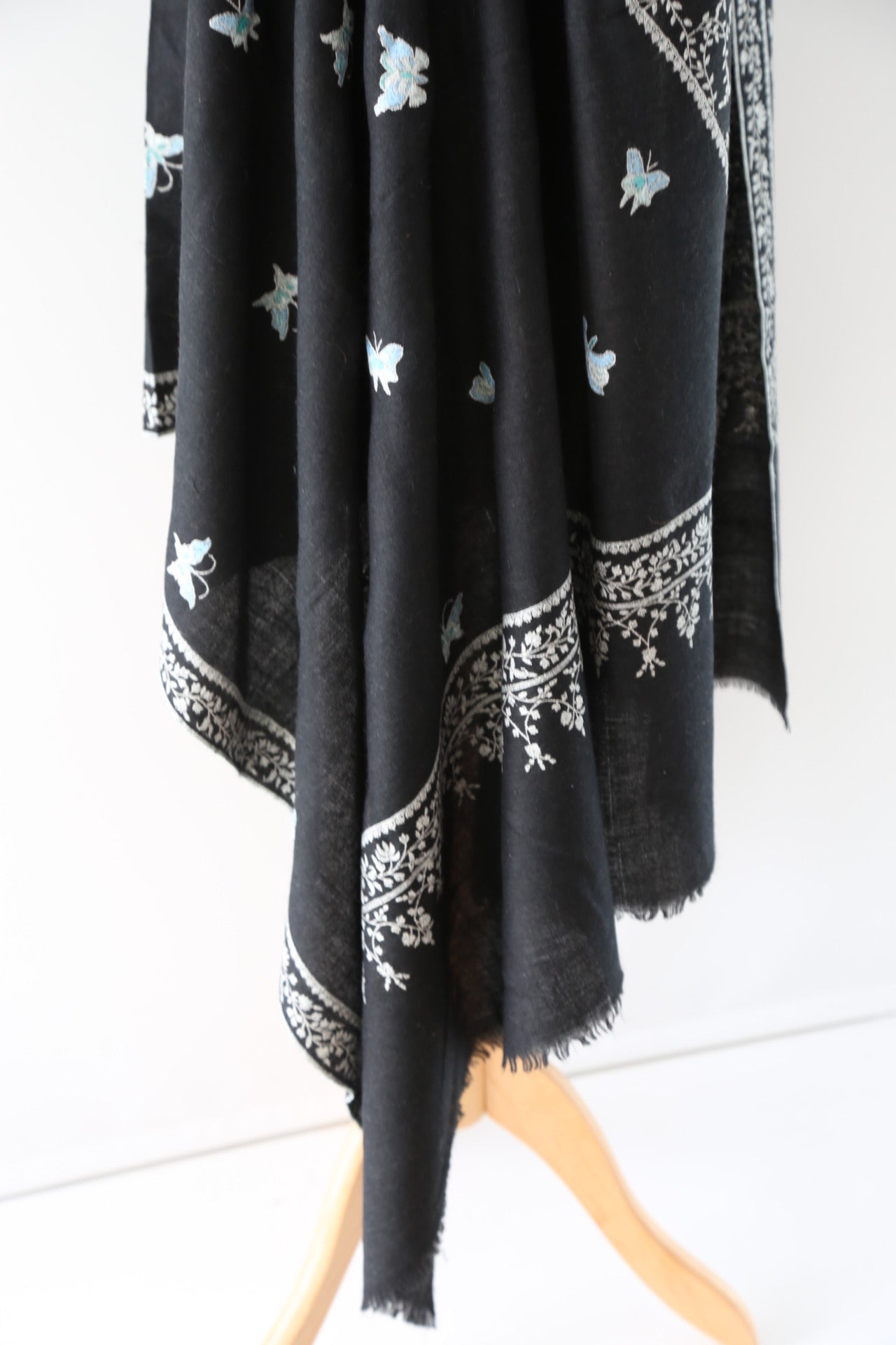 Sozni Hand Embroidered Cashmere Pashmina Black