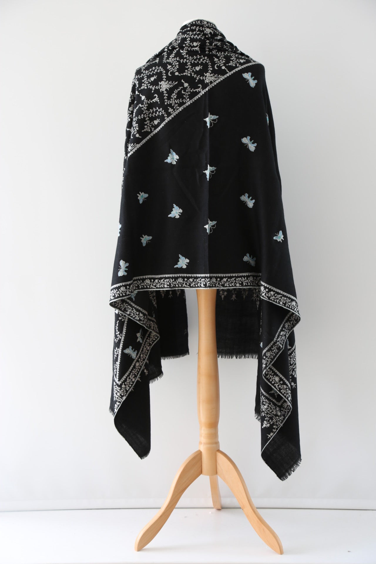 Sozni Hand Embroidered Cashmere Pashmina Black