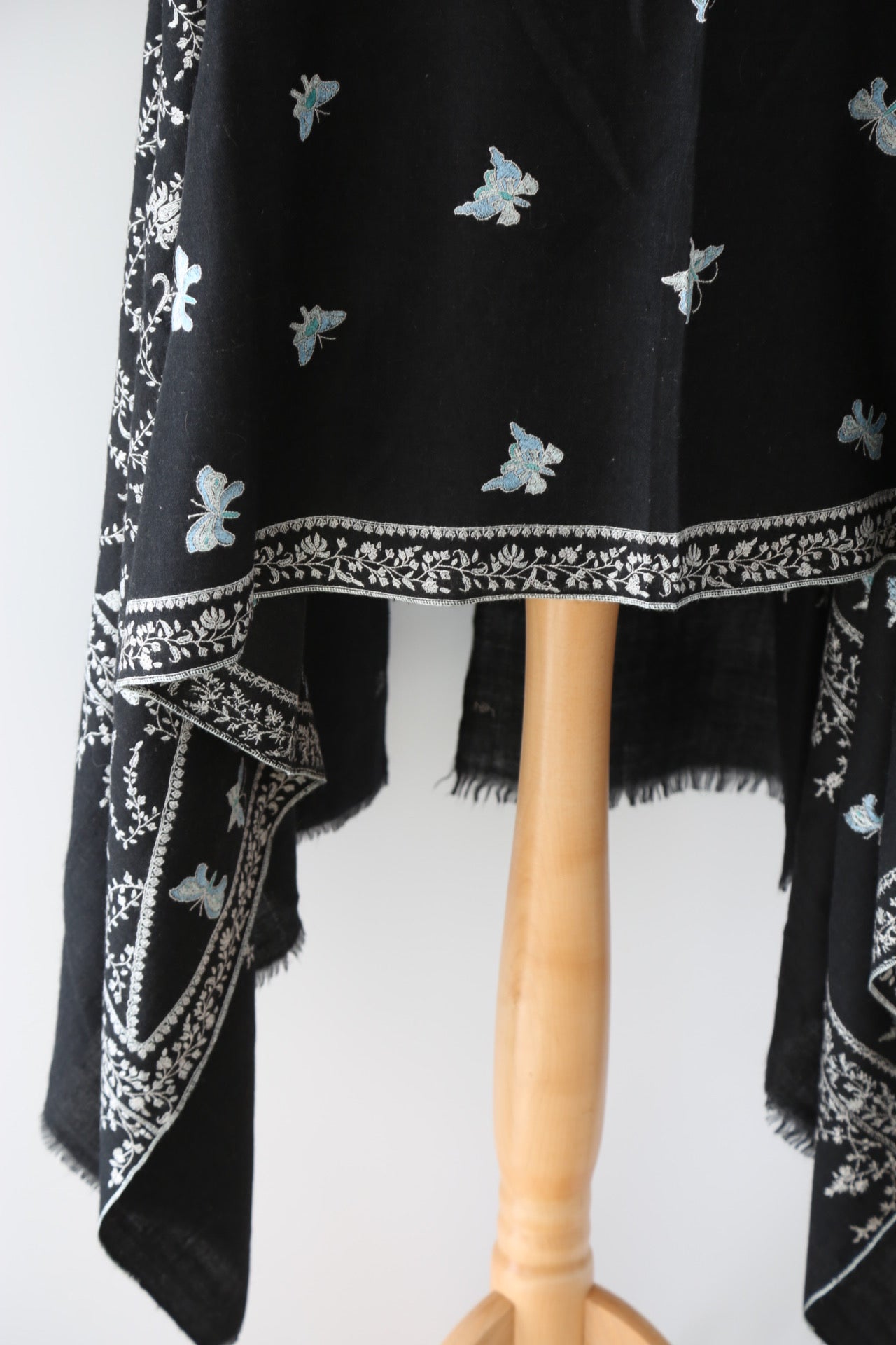 Sozni Hand Embroidered Cashmere Pashmina Black