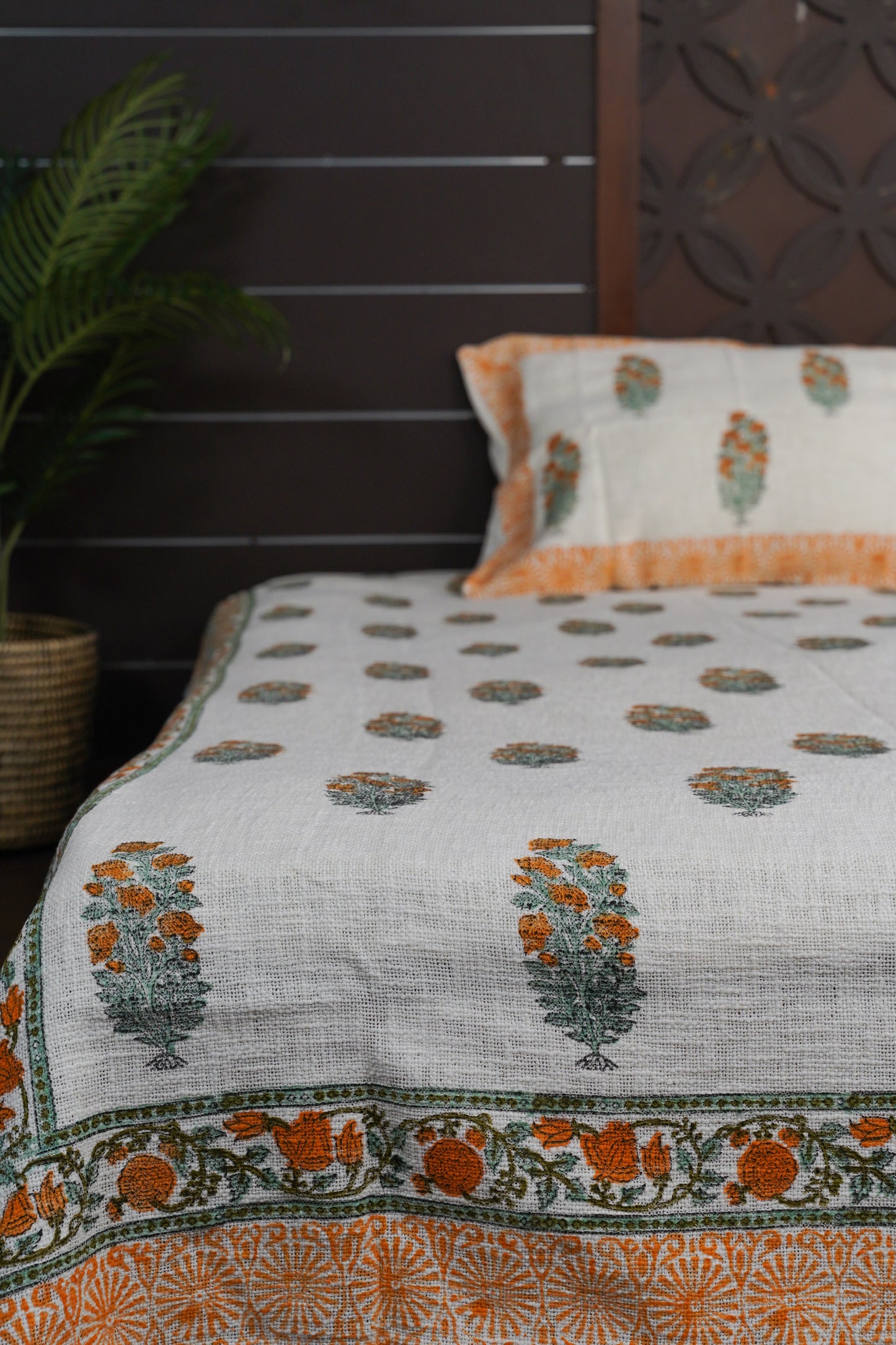 Banfool Boota Slub Cotton Comforter - 2 Pillow Covers