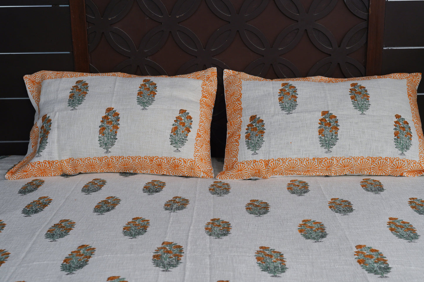 Banfool Boota Slub Cotton Comforter - 2 Pillow Covers