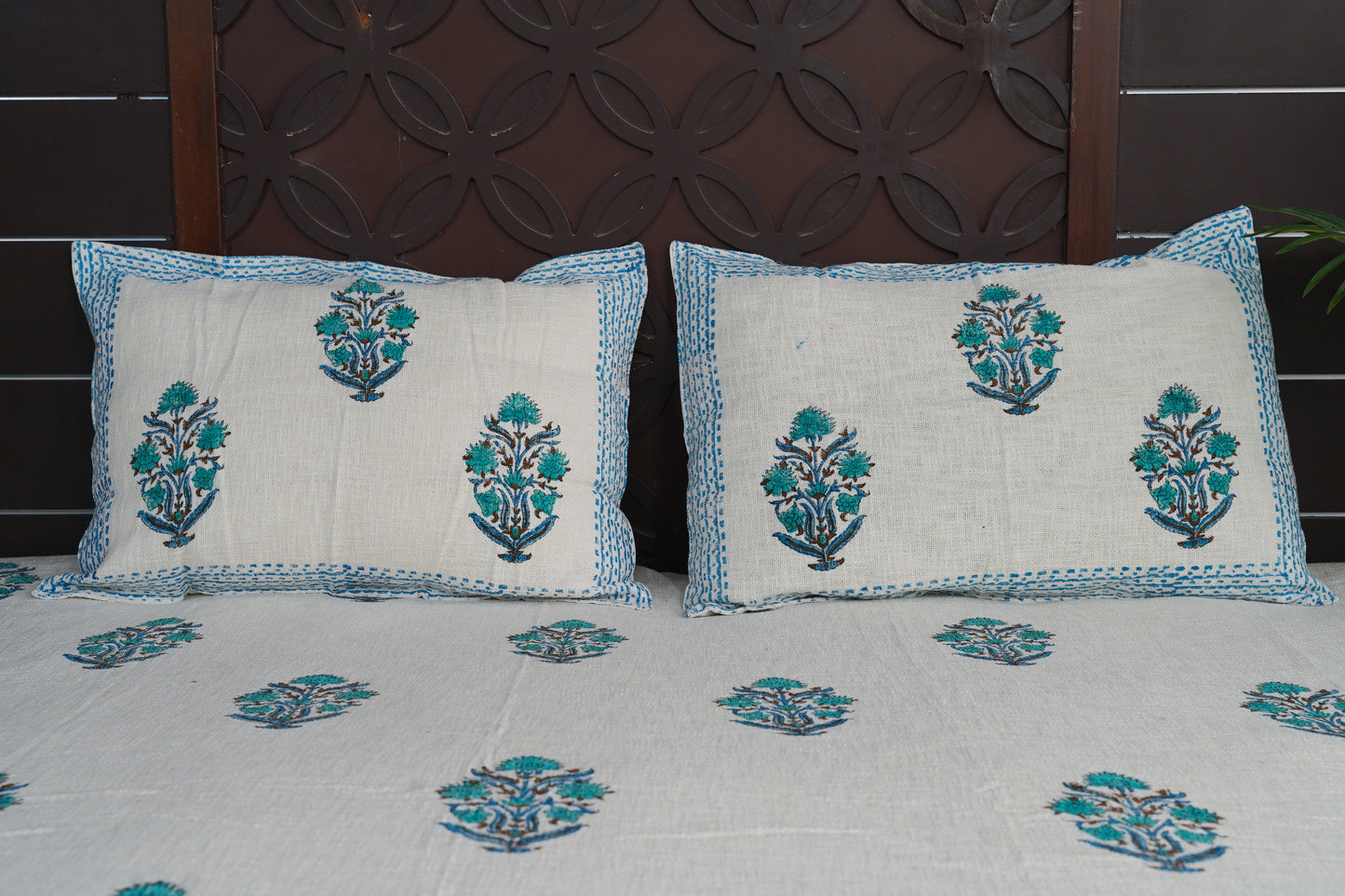 Banfool Nargis Slub Cotton Comforter - 2 Pillow Covers