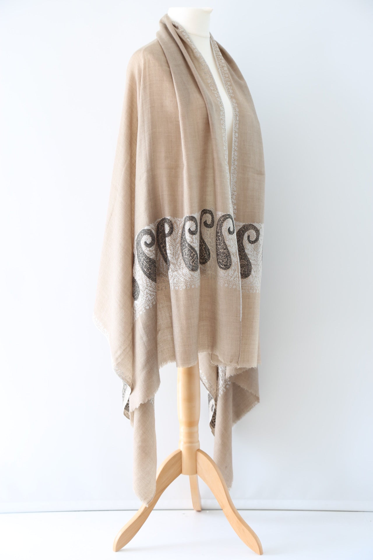 Two-tone Paisley Hand embroidery pashmina shawl