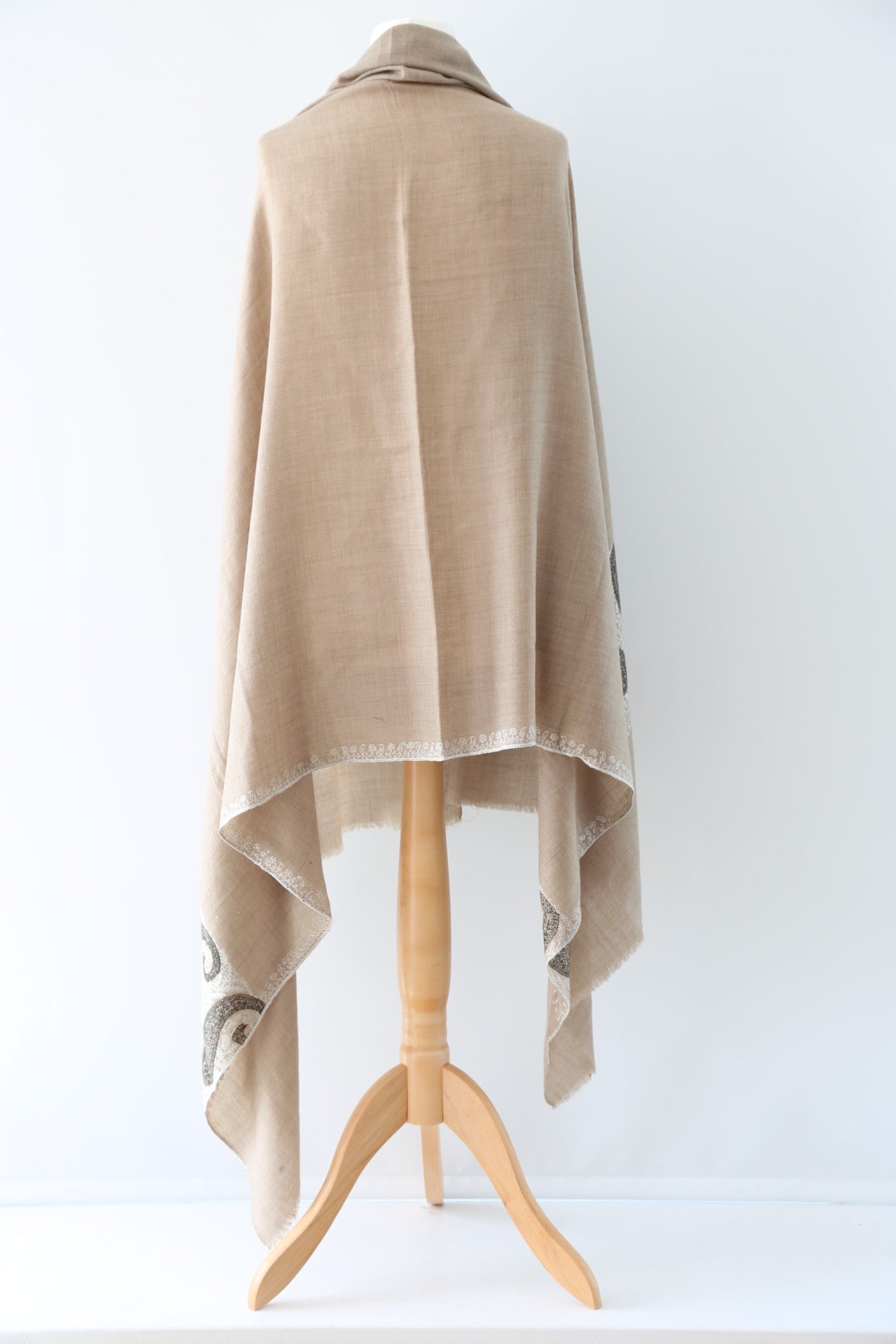 Two-tone Paisley Hand embroidery pashmina shawl